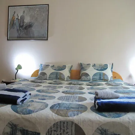 Art And Sea Apartment Warna